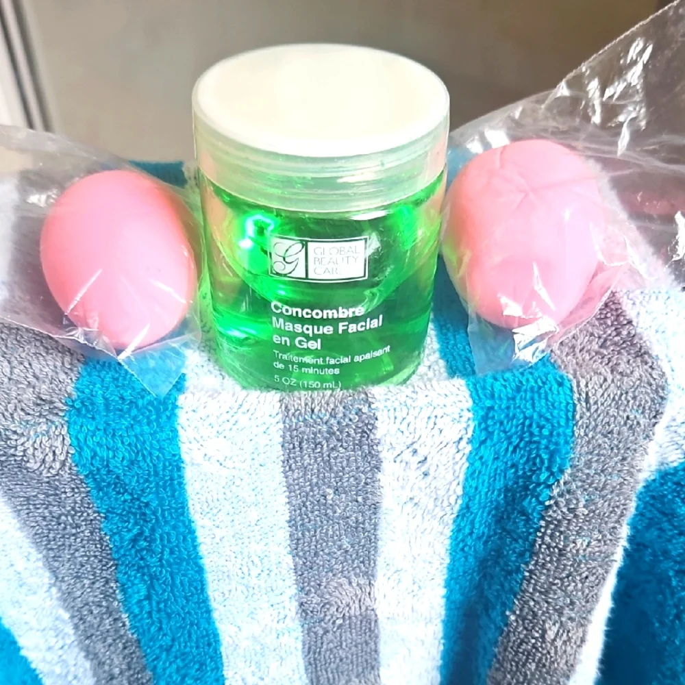 Global Beauty Care CUCUMBER Gel Mask NWOT Green W 2 Applicator Sponges.